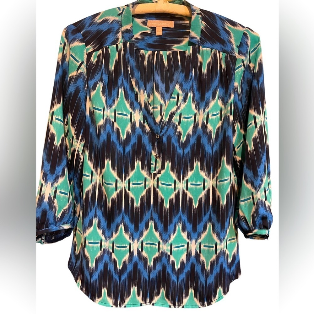 🔥💙ANN TAYLOR gorgeous blouse size S.  Reminds me of the sea - like new!